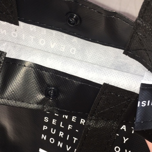 New Lululemon Tote Bag with Button Closure - Picture 3 of 12